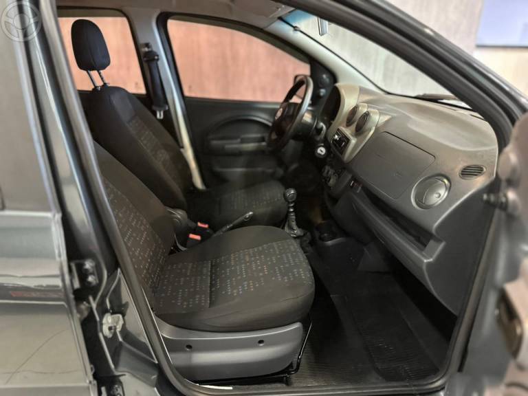 FIAT - UNO 1.0 EVO VIVACE 8V FLEX 4P MANUAL - 2013/2013 - CINZA - R$ 34.900,00