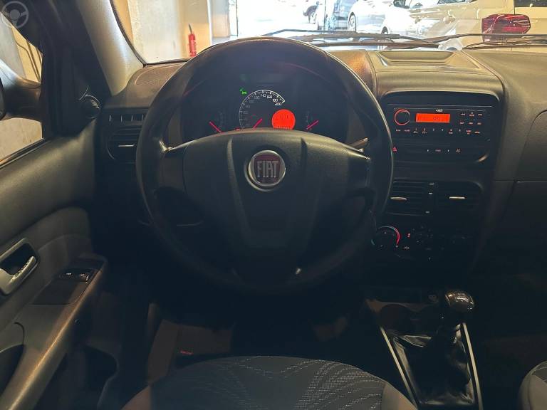 FIAT - STRADA 1.4 MPI WORKING CD 8V FLEX 3P MANUAL - 2014/2015 - CINZA - R$ 61.900,00