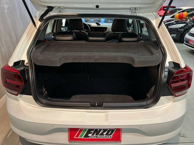 VOLKSWAGEN - POLO 1.0200 TSI HIGHLINE AUTOMÁTICO - 2018/2019 - BRANCA - R$ 82.900,00