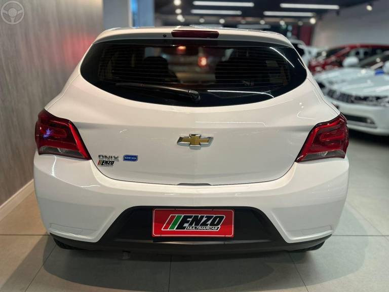 CHEVROLET - ONIX 1.4 ADVANTAGE 8V FLEX 4P AUTOMÁTICO - 2018/2018 - BRANCA - R$ 65.900,00