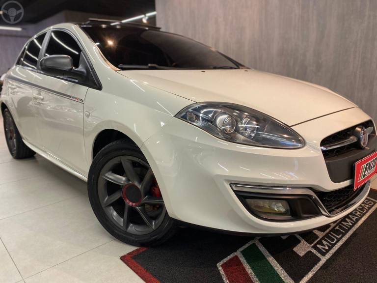 FIAT - BRAVO 1.8 SPORTING 16V FLEX 4P MANUAL - 2015/2016 - BRANCA - R$ 58.900,00