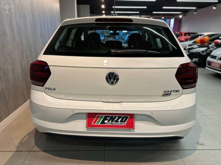 VOLKSWAGEN - POLO 1.0200 TSI HIGHLINE AUTOMÁTICO - 2018/2019 - BRANCA - R$ 82.900,00