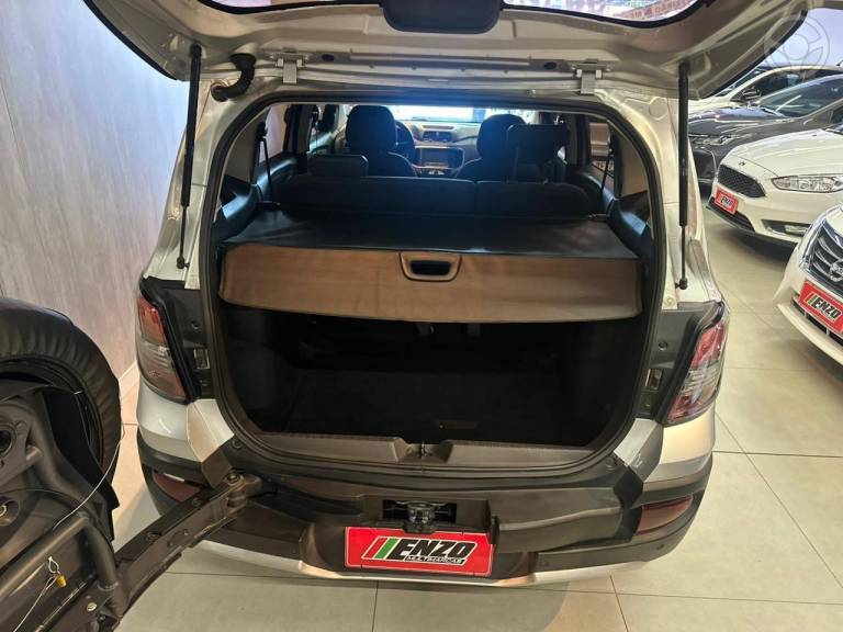 CHEVROLET - SPIN 1.8 ACTIV 8V FLEX 4P AUTOMÁTICO - 2015/2016 - PRATA - R$ 61.900,00