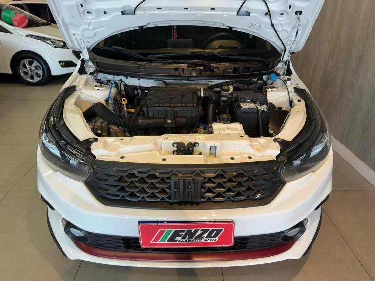 FIAT - ARGO 1.8 E.TORQ FLEX HGT AT6 - 2020/2021 - BRANCA - R$ 83.900,00