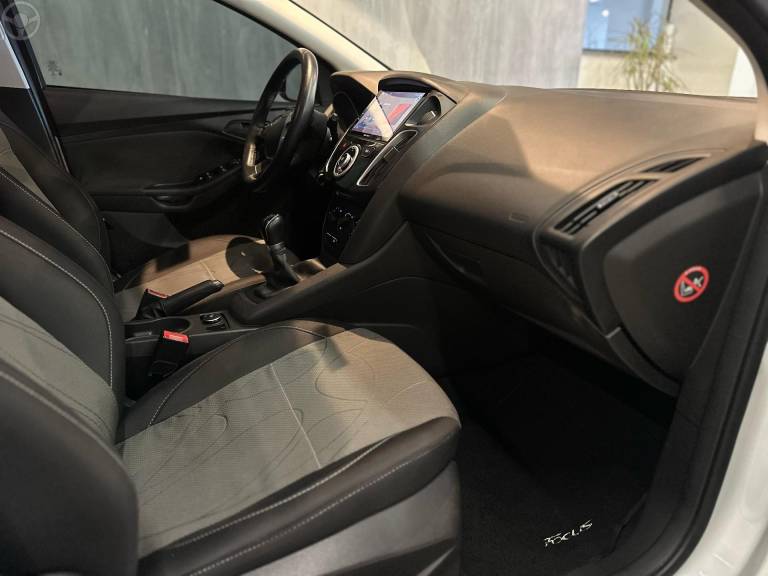 FORD - FOCUS 1.6 SE 16V FLEX 4P MANUAL - 2015/2015 - BRANCA - R$ 63.900,00
