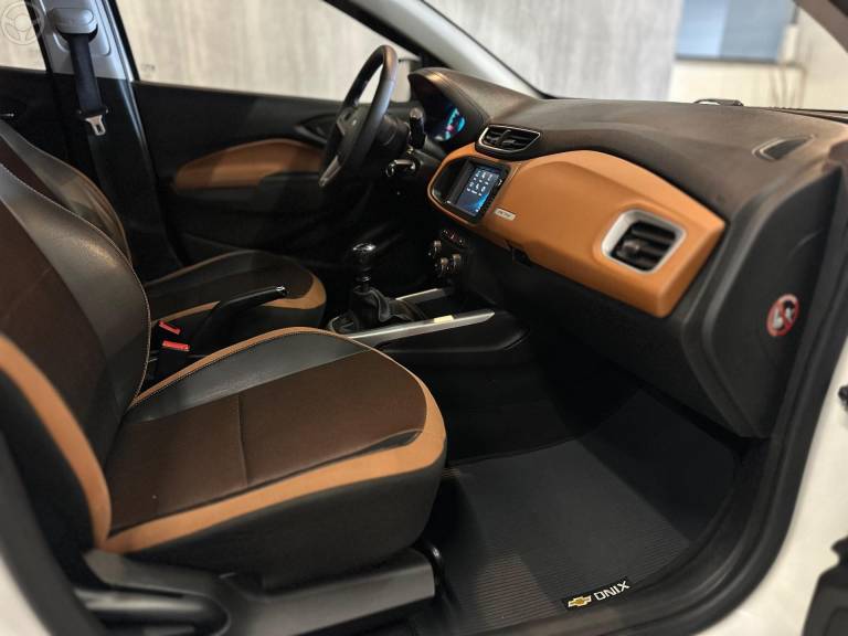 CHEVROLET - ONIX 1.4 MPFI ACTIV 8V FLEX 4P MANUAL - 2016/2017 - BRANCA - R$ 64.900,00