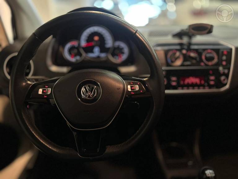 VOLKSWAGEN - UP 1.0 MPI MOVE UP 12V FLEX 4P MANUAL - 2018/2019 - BRANCA - R$ 57.900,00