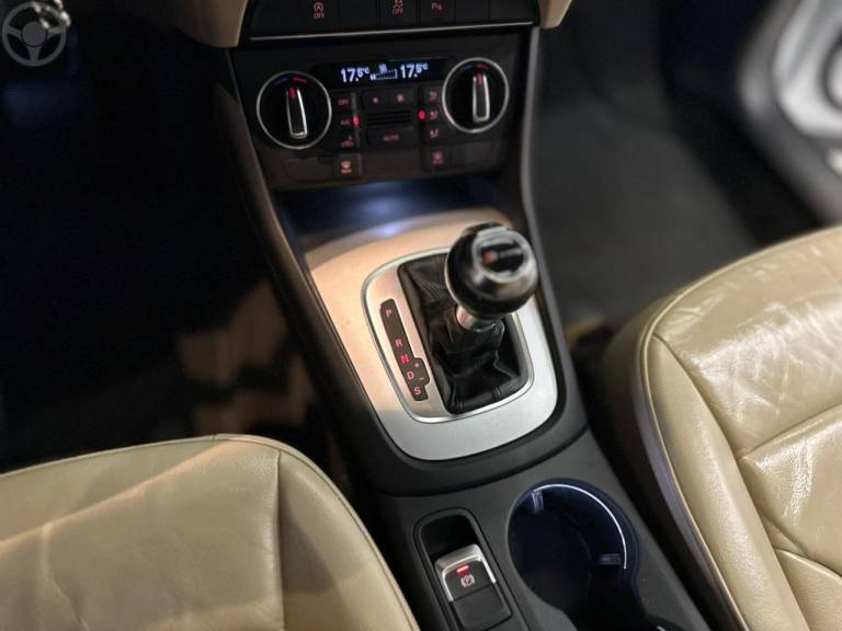 AUDI - Q3 1.4 TFSI AMBIENTE FLEX 4P S TRONIC - 2016/2017 - BRANCA - R$ 103.900,00