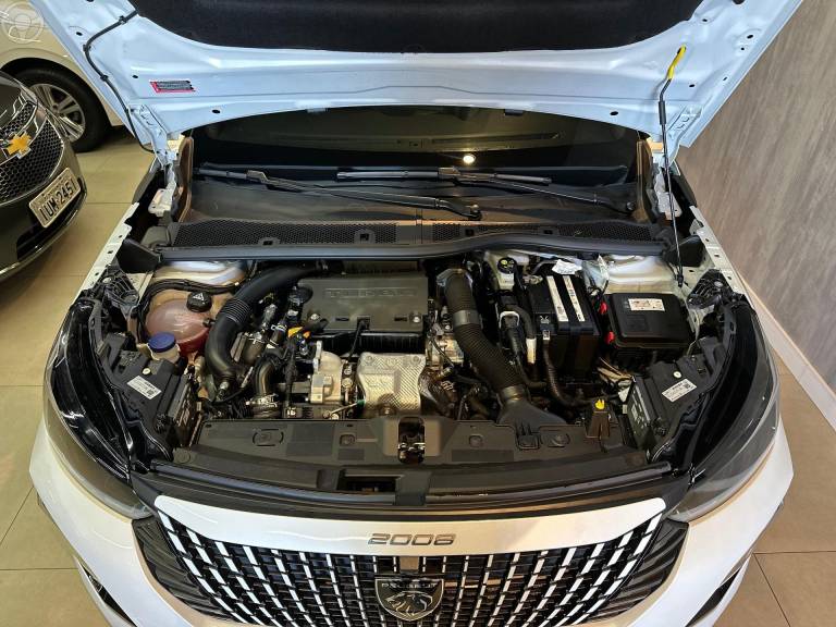 PEUGEOT - 2008 1.0 TURBO GT 200 FLEX 4P AUTOMÁTICO - 2024/2025 - BRANCA - R$ 154.900,00