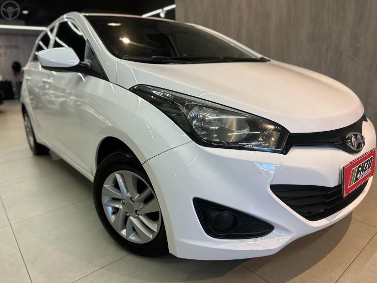 HYUNDAI - HB20S 1.0 COMFORT 12V FLEX 4P MANUAL - 2013/2014 - BRANCA - R$ 42.900,00