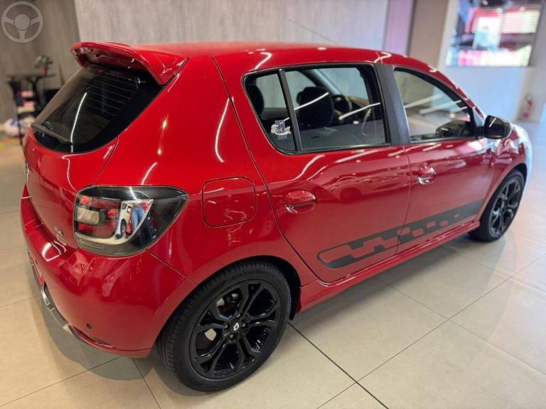 RENAULT - SANDERO 2.0 RS 16V FLEX 4P MANUAL - 2015/2016 - VERMELHA - R$ 61.900,00