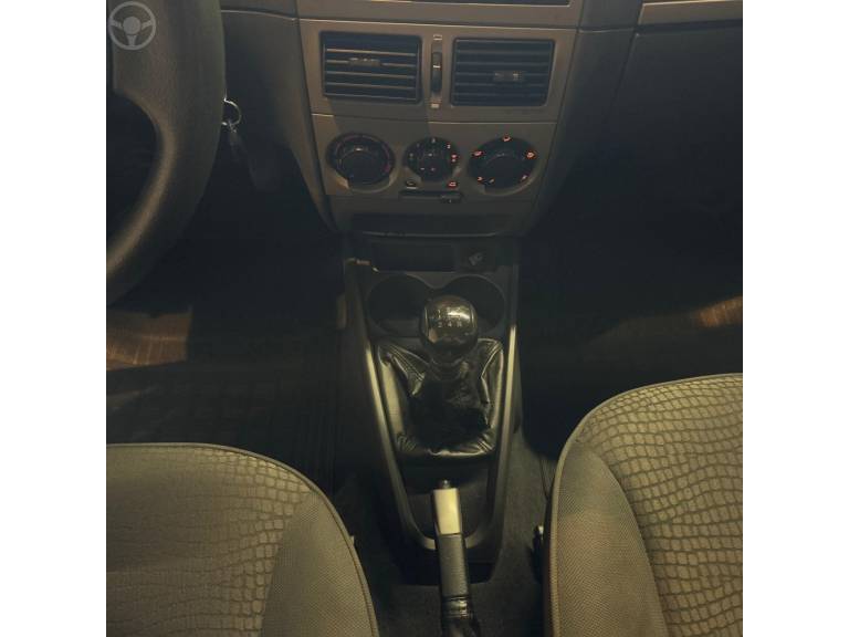 FIAT - STRADA 1.8 MPI ADVENTURE CD 8V FLEX 2P MANUAL - 2011/2012 - PRATA - R$ 55.900,00