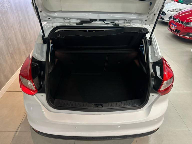 FORD - FOCUS 1.6 SE 16V FLEX 4P MANUAL - 2015/2015 - BRANCA - R$ 63.900,00