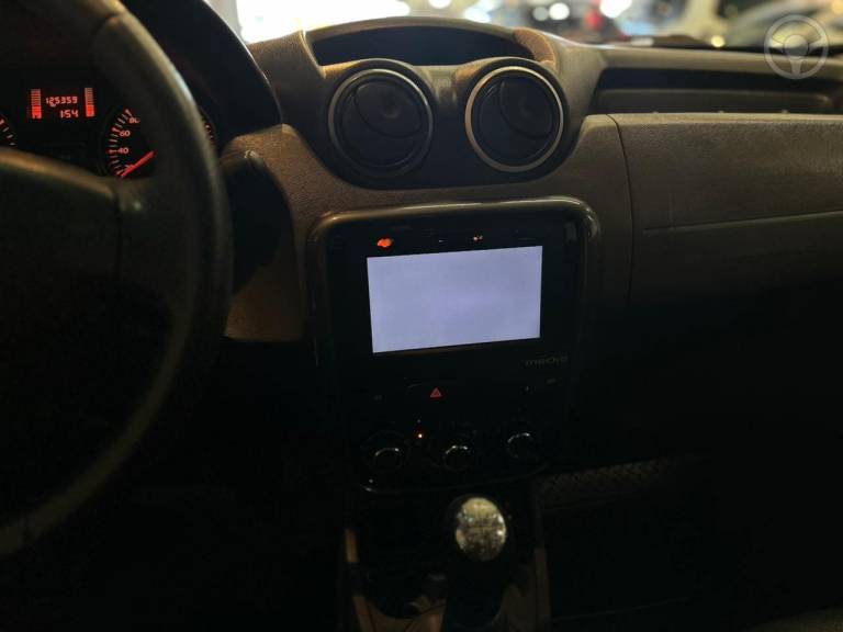 RENAULT - DUSTER 1.6 TECH ROAD 4X2 16V FLEX 4P MANUAL - 2014/2015 - BRANCA - R$ 56.900,00