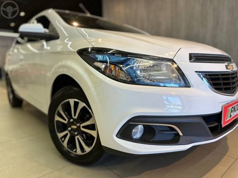 CHEVROLET - ONIX 1.4 MPFI LTZ 8V FLEX 4P MANUAL - 2014/2014 - BRANCA - R$ 53.900,00