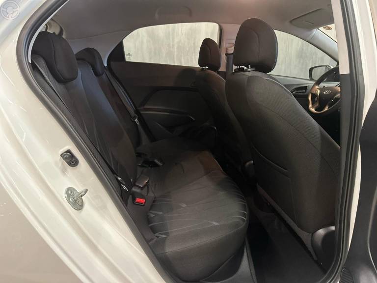 HYUNDAI - HB20S 1.0 COMFORT 12V FLEX 4P MANUAL - 2013/2014 - BRANCA - R$ 42.900,00