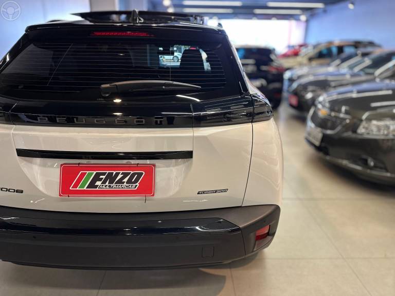 PEUGEOT - 2008 1.0 TURBO GT 200 FLEX 4P AUTOMÁTICO - 2024/2025 - BRANCA - R$ 149.900,00