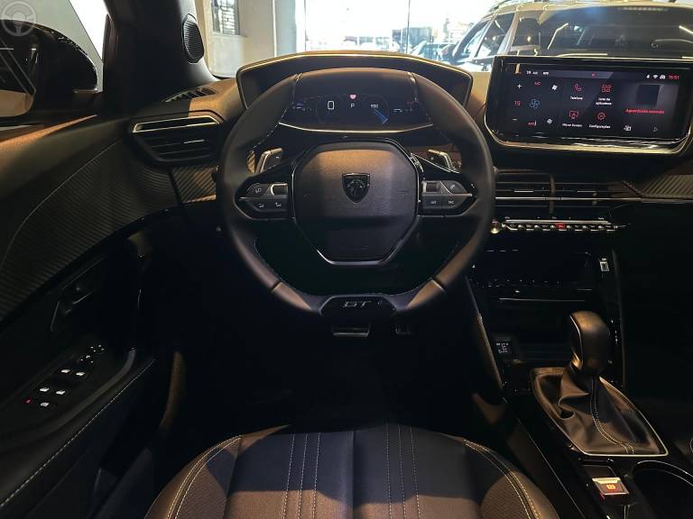 PEUGEOT - 2008 1.0 TURBO GT 200 FLEX 4P AUTOMÁTICO - 2024/2025 - BRANCA - R$ 149.900,00