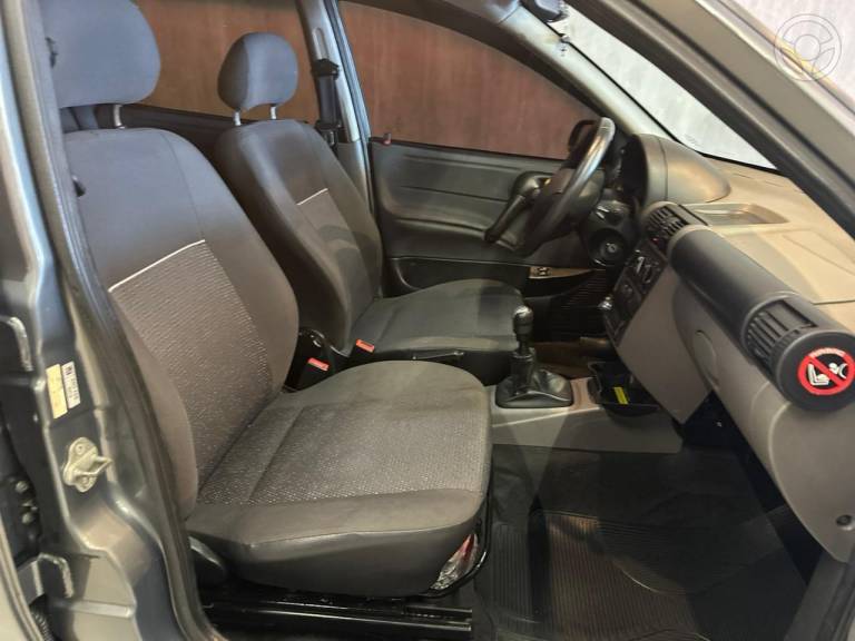 CHEVROLET - CLASSIC 1.0 VHC LS 8V FLEX 4P MANUAL - 2013/2013 - CINZA - R$ 31.900,00