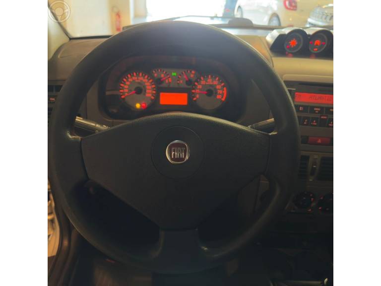 FIAT - STRADA 1.8 MPI ADVENTURE CD 8V FLEX 2P MANUAL - 2011/2012 - PRATA - R$ 55.900,00