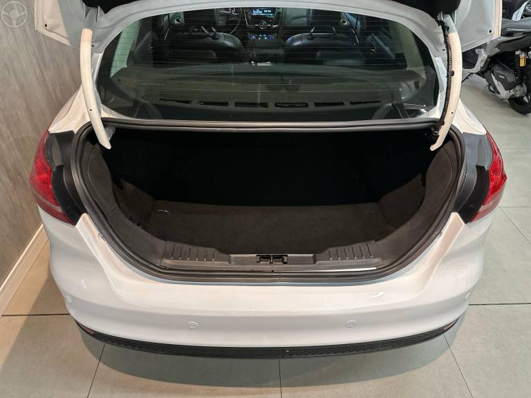 FORD - FOCUS 2.0 TITANIUM PLUS SEDAN 16V FLEX 4P AUTOMÁTICO - 2015/2016 - BRANCA - R$ 68.900,00