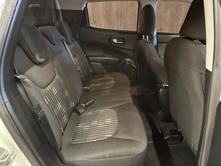 FIAT - TORO 2.0 16V TURBO DIESEL FREEDOM MANUAL - 2017/2017 - BRANCA - R$ 88.900,00