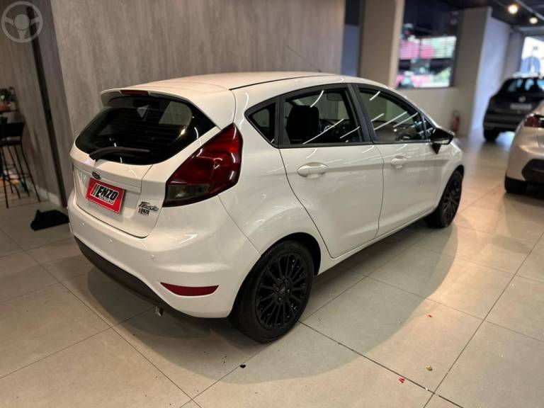 FORD - FIESTA 1.5 S HATCH 16V FLEX 4P MANUAL - 2014/2015 - BRANCA - R$ 43.900,00