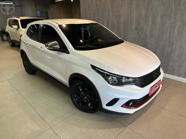 FIAT - ARGO 1.8 E.TORQ FLEX HGT AT6 - 2020/2021 - BRANCA - R$ 83.900,00
