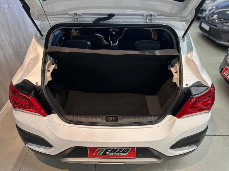 CHEVROLET - ONIX 1.4 MPFI ACTIV 8V FLEX 4P MANUAL - 2016/2017 - BRANCA - R$ 64.900,00