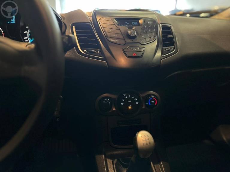 FORD - FIESTA 1.5 S HATCH 16V FLEX 4P MANUAL - 2013/2014 - VERMELHA - R$ 41.900,00