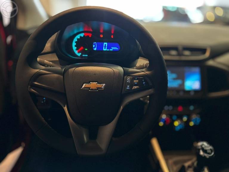CHEVROLET - ONIX 1.4 MPFI LT 8V FLEX 4P MANUAL - 2015/2016 - VERMELHA - R$ 53.900,00