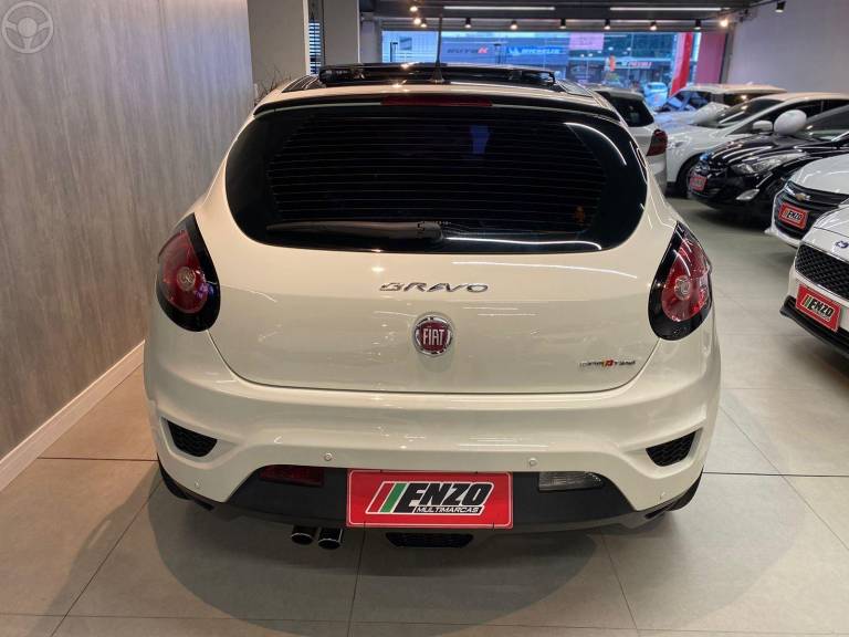 FIAT - BRAVO 1.8 SPORTING 16V FLEX 4P MANUAL - 2015/2016 - BRANCA - R$ 58.900,00