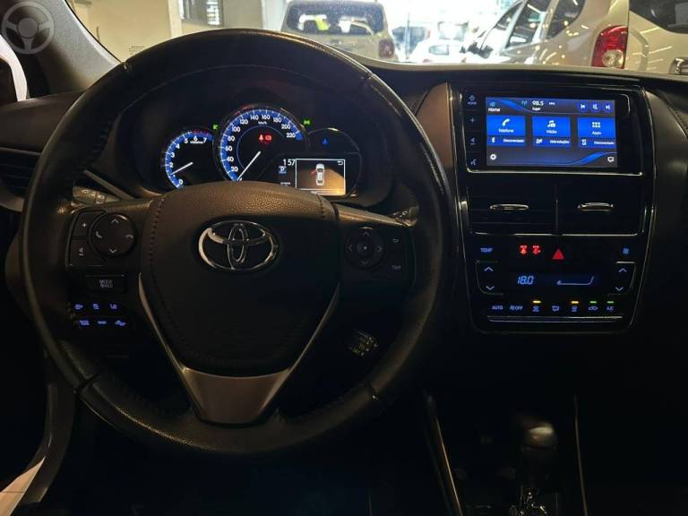 TOYOTA - YARIS 1.5 XLS CONNECT SEDAN 16V FLEX 4P AUTOMÁTICO - 2022/2023 - BRANCA - R$ 104.900,00