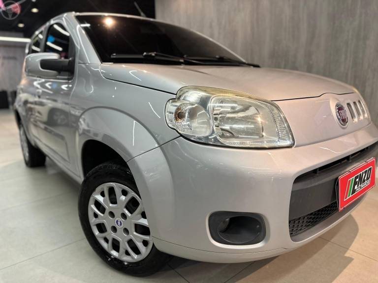 FIAT - UNO 1.0 EVO VIVACE 8V FLEX 4P MANUAL - 2013/2014 - PRATA - R$ 34.900,00