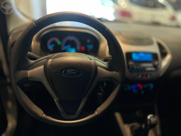 FORD - KA 1.0 SE PLUS 12V FLEX 4P MANUAL - 2018/2019 - BRANCA - R$ 48.900,00