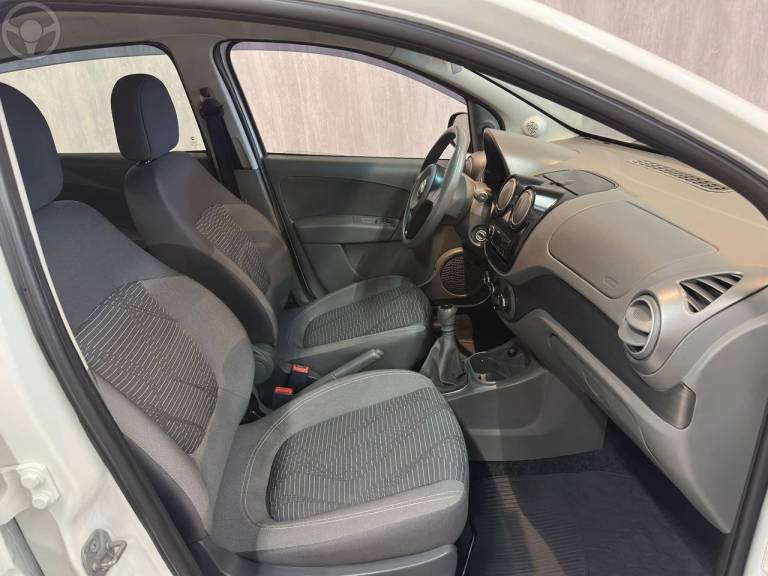 FIAT - PALIO 1.0 MPI ATTRACTIVE 8V FLEX 4P MANUAL - 2016/2016 - BRANCA - R$ 46.900,00