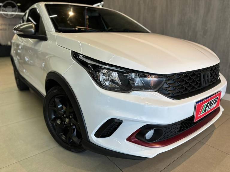 FIAT - ARGO 1.8 E.TORQ FLEX HGT AT6 - 2020/2021 - BRANCA - R$ 83.900,00