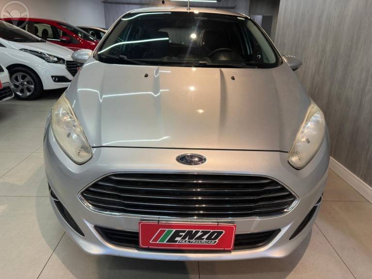 FORD - FIESTA 1.6 TITANIUM HATCH 16V FLEX 4P AUTOMÁTICO - 2014/2015 - PRATA - R$ 46.900,00