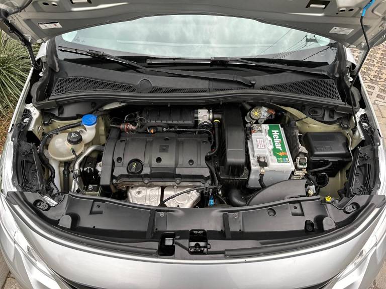 PEUGEOT - 2008 1.6 16V FLEX GRIFFE 4P AUTOMÁTICO - 2019/2020 - PRATA - R$ 82.900,00