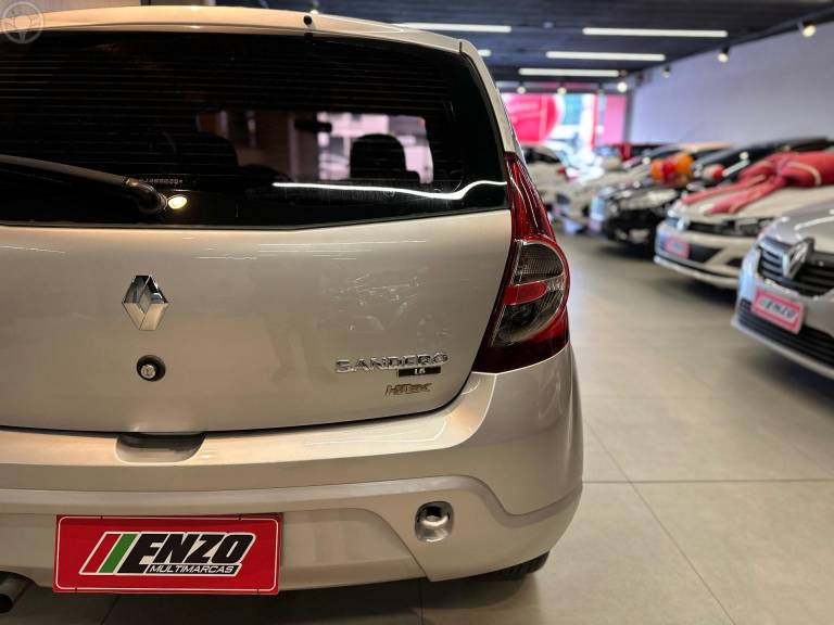 RENAULT - SANDERO 1.6 EXPRESSION 8V FLEX 4P MANUAL - 2009/2010 - PRATA - R$ 24.900,00