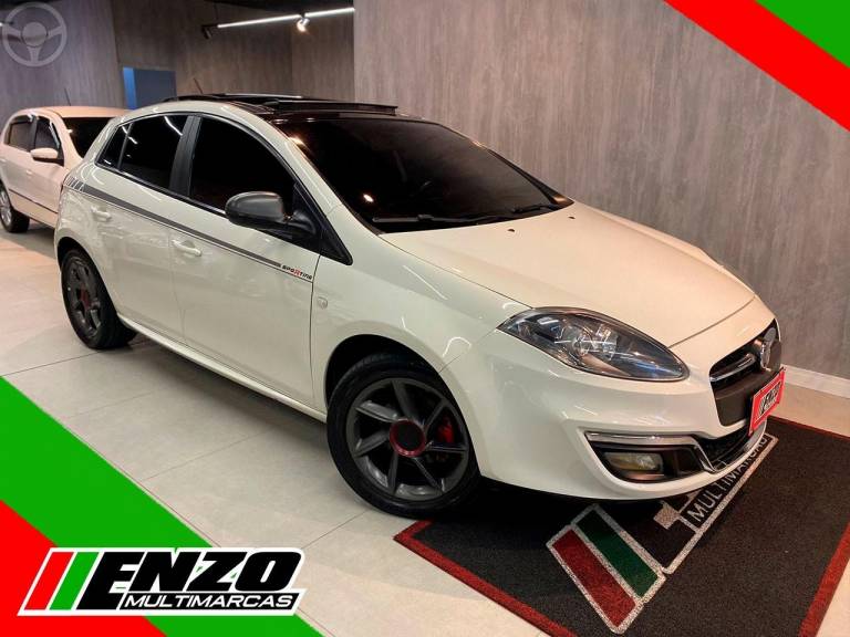 FIAT - BRAVO 1.8 SPORTING 16V FLEX 4P MANUAL - 2015/2016 - BRANCA - R$ 58.900,00