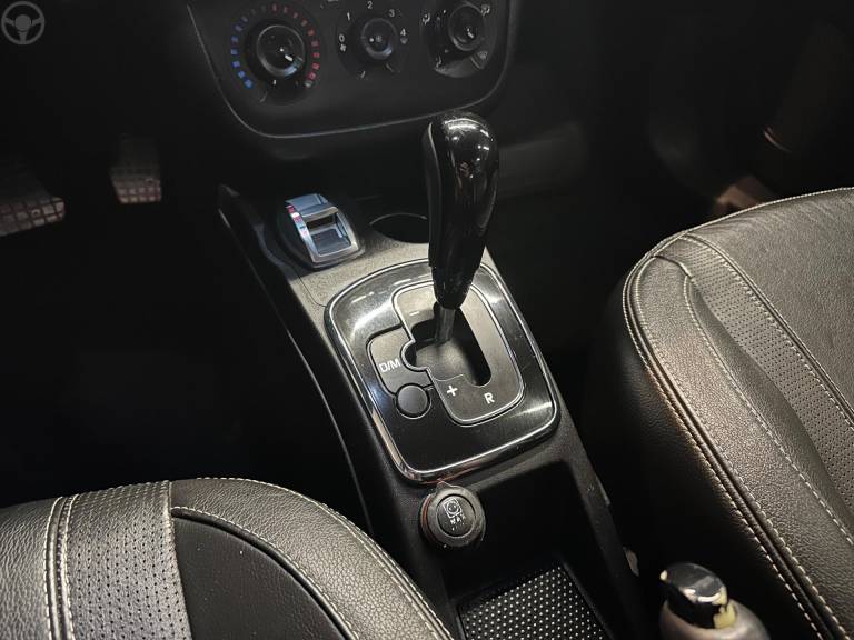 FIAT - PUNTO 1.8 BLACKMOTION 16V FLEX 4P AUTOMATIZADO - 2015/2016 - PRETA - R$ 51.900,00