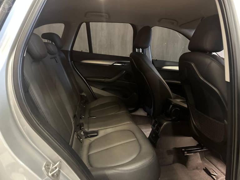 BMW - X1 2.0 20I 4X2 16V FLEX 4P AUTOMÁTICO - 2016/2016 - PRATA - R$ 109.900,00