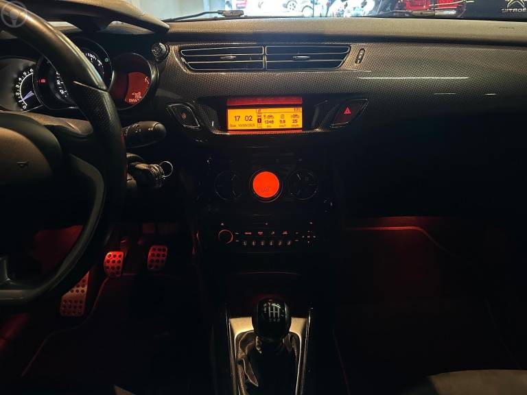 CITROËN - DS3 1.6 THP 16V 2P MANUAL - 2012/2013 - VERMELHA - R$ 64.900,00