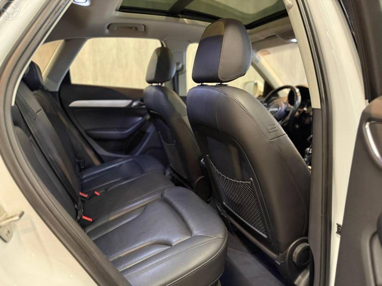 AUDI - Q3 2.0 TFSI AMBIENTE QUATTRO 4P S TRONIC - 2015/2015 - BRANCA - R$ 93.900,00