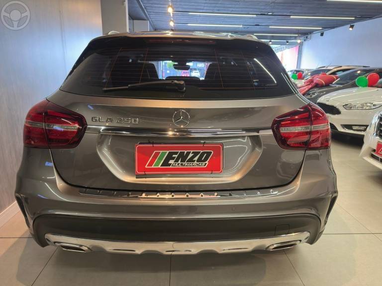 MERCEDES-BENZ - GLA 250 2.0 SPORT 16V TURBO 4X2 4P AUTOMÁTICA - 2018/2018 - CINZA - R$ 149.900,00