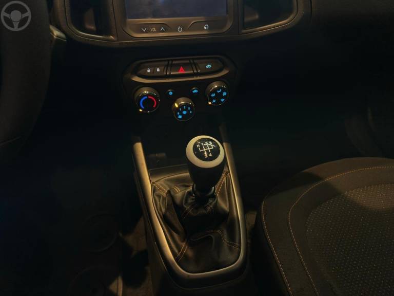 CHEVROLET - ONIX 1.4 MPFI LTZ 8V FLEX 4P MANUAL - 2014/2014 - BRANCA - R$ 53.900,00