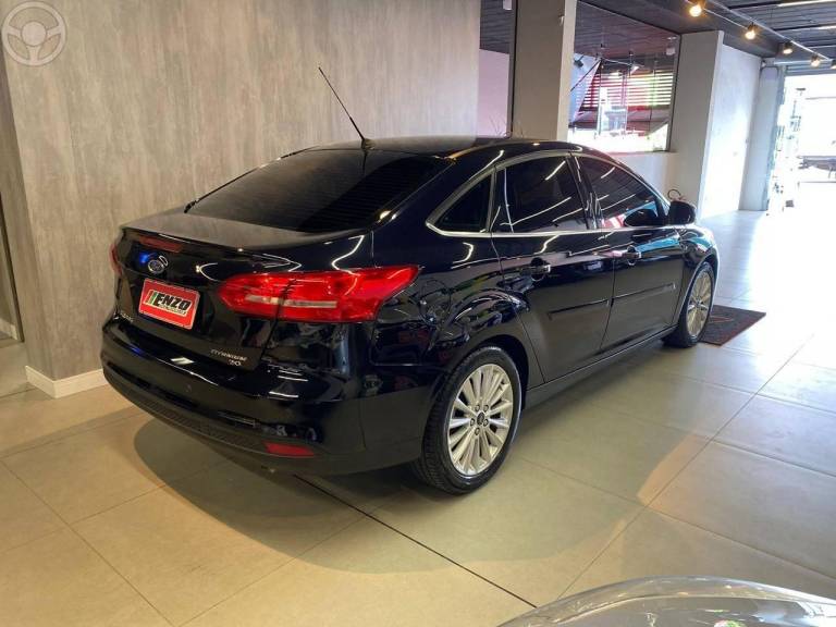 FORD - FOCUS 2.0 TITANIUM SEDAN 16V FLEX 4P AUTOMÁTICO - 2016/2017 - PRETA - R$ 69.900,00