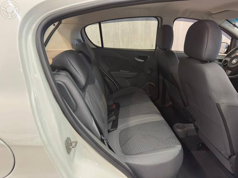 FIAT - PALIO 1.0 MPI ATTRACTIVE 8V FLEX 4P MANUAL - 2016/2016 - BRANCA - R$ 46.900,00