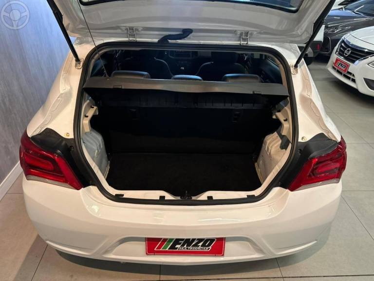 CHEVROLET - ONIX 1.0 JOY PLUS BLACK 8V FLEX 4P MANUAL - 2021/2021 - BRANCA - R$ 58.900,00